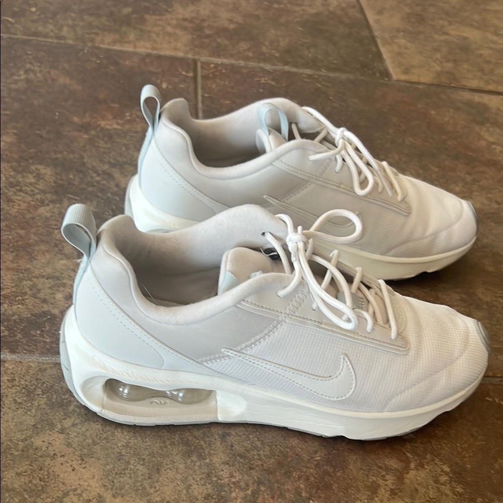 White Air Max Intrlk Sneakers